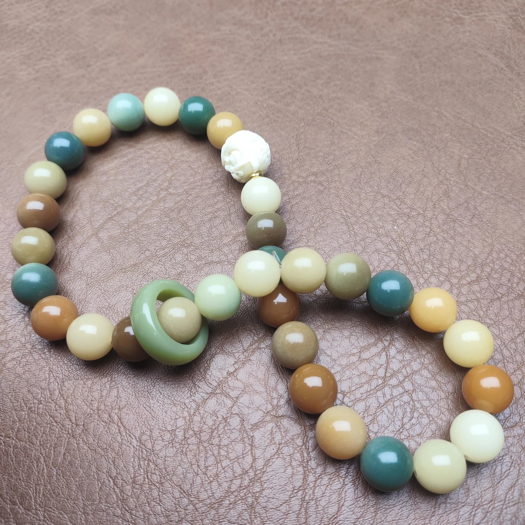 Y F041 004   精品手串   多宝菩(无礼盒)