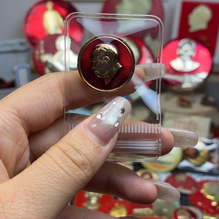 楚***者爷爷像章一枚品相如图