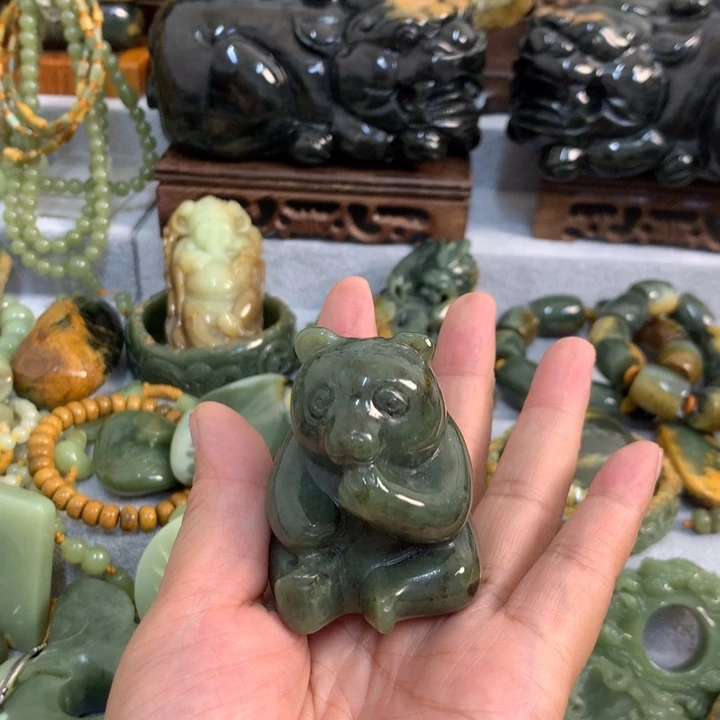 花***7未镶嵌岫岩河磨玉（透闪石质玉）把件