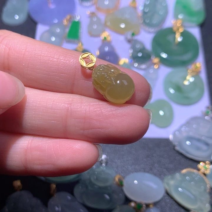 翡翠颈饰18K金镶嵌楷*翡翠