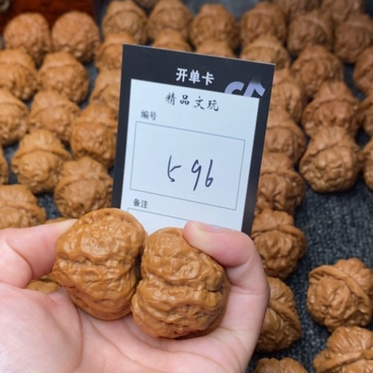 吊坠桃核我是第一百37
