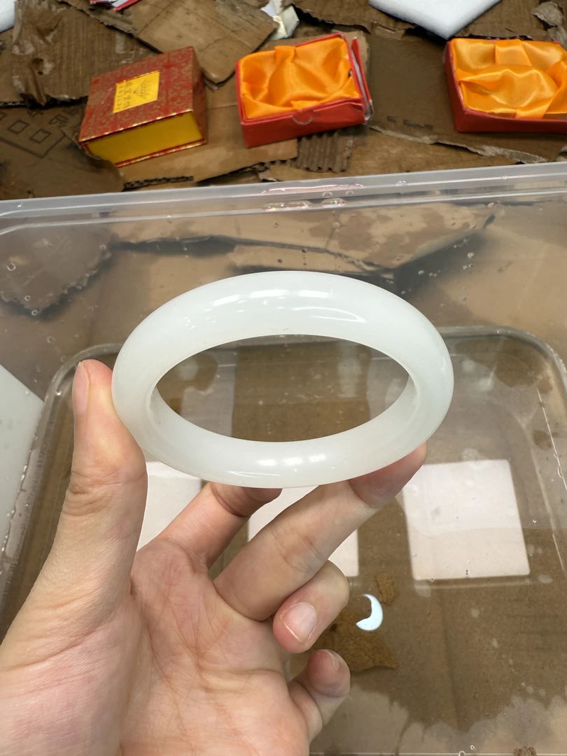 石英质玉白月光手镯