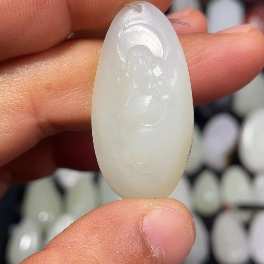 和田玉未镶嵌颈饰吊坠