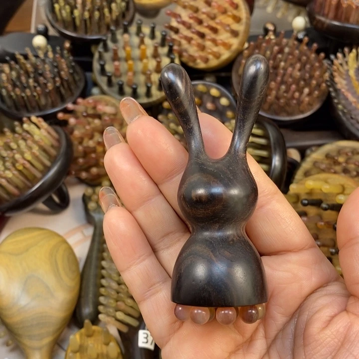 紫光檀12齿兔子梳