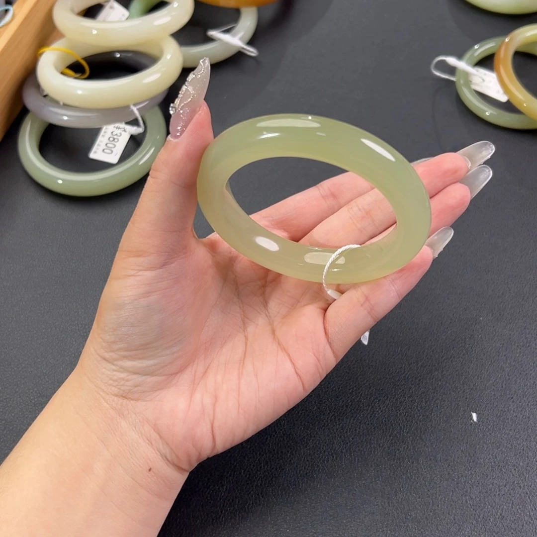 和田玉未镶嵌手镯