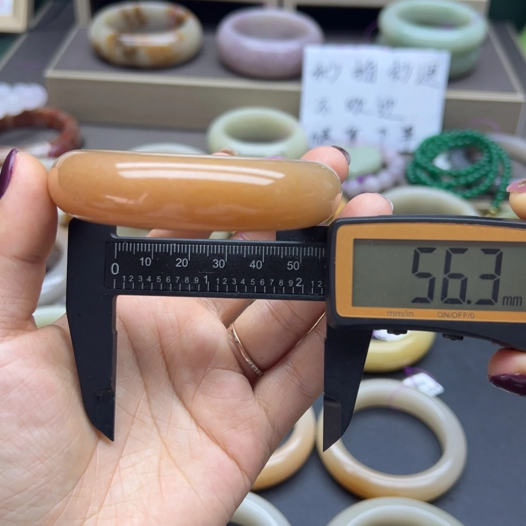 石英质玉（佘太翠）未镶嵌手镯