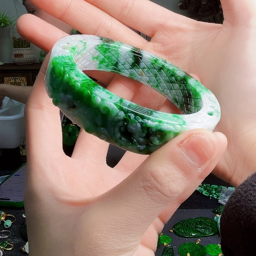 颈饰未镶嵌翡翠多样性