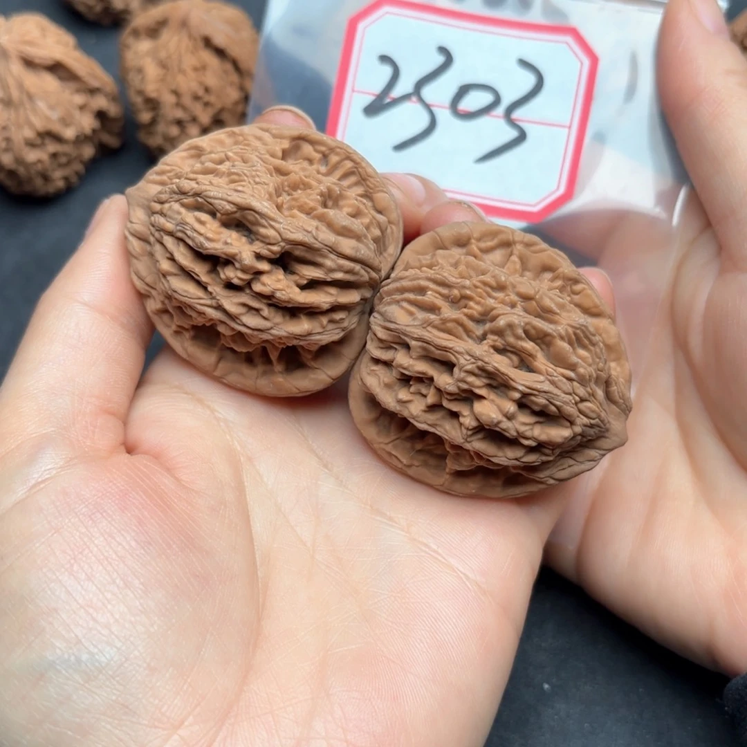 文玩核桃吊坠一**四虎头