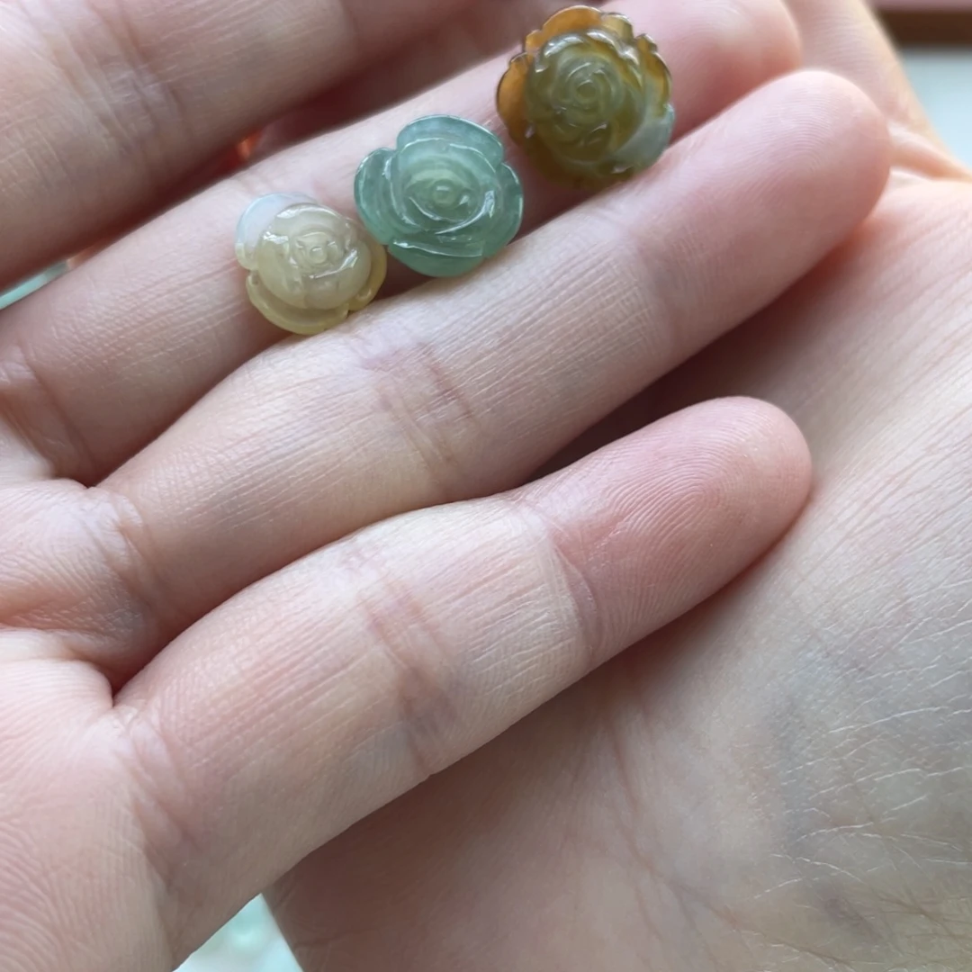 翡翠颈饰未镶嵌D***n花编手机挂