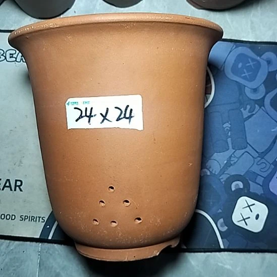 红泥特大金钟一个