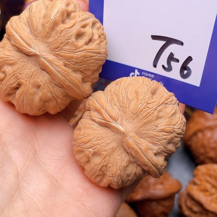 把件文玩核桃少***?文玩核桃元宝56