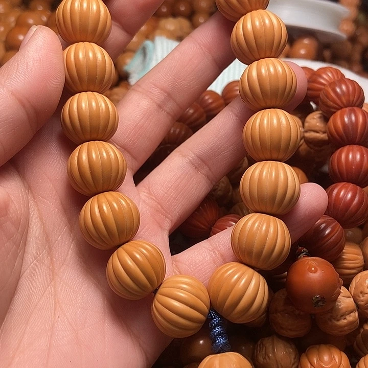 猴头核桃吊坠手持