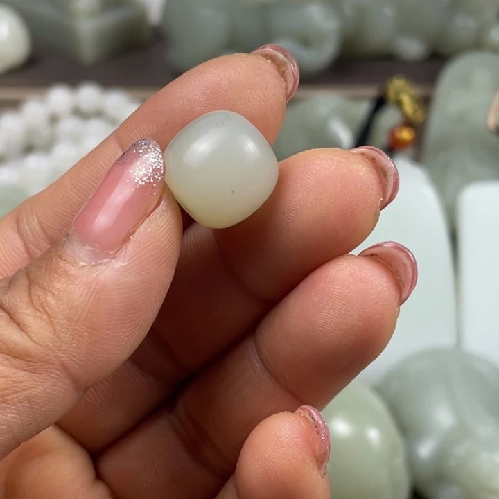 和田玉（糖玉）挂件未镶嵌平**淡