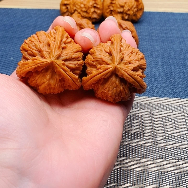 哎***！吊坠文玩核桃三棱