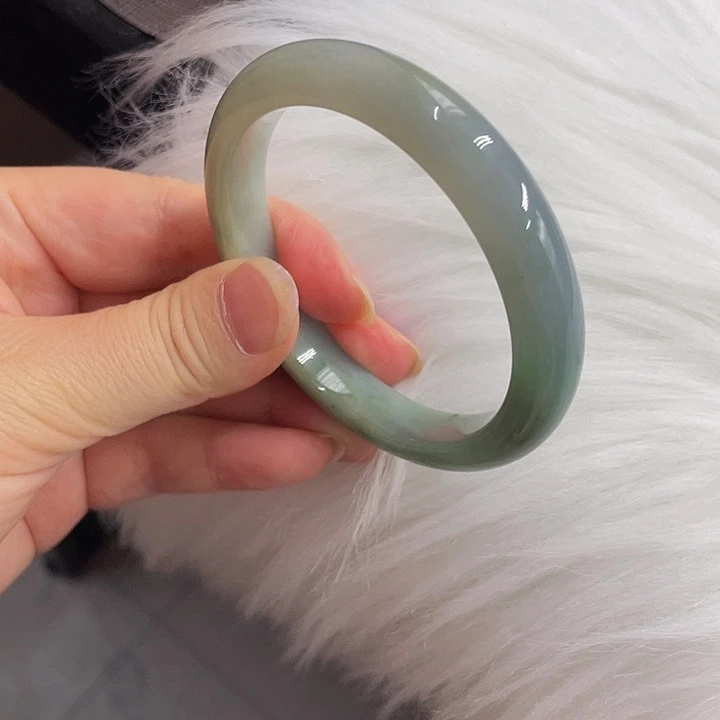 翡翠手镯未镶嵌楚*?糯冰蓝底黄翡