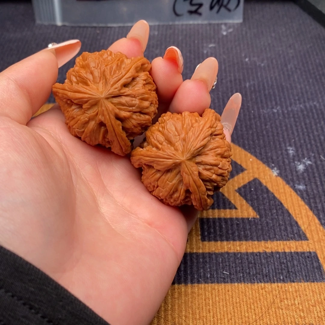 ****宝文玩核桃吊坠白狮子