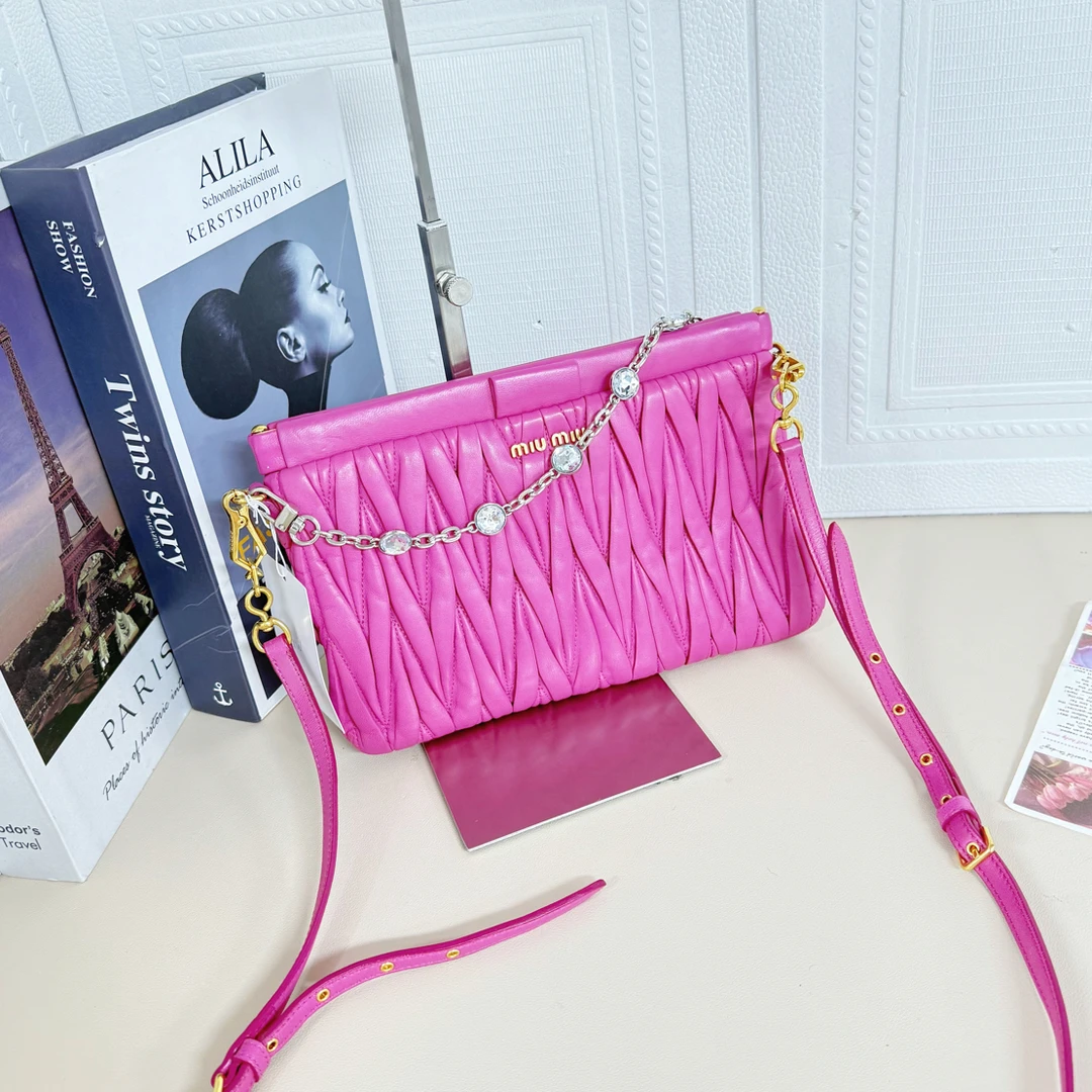 95新 MIU MIU/缪缪 粉色夹子褶皱款皮肩带斜挎包