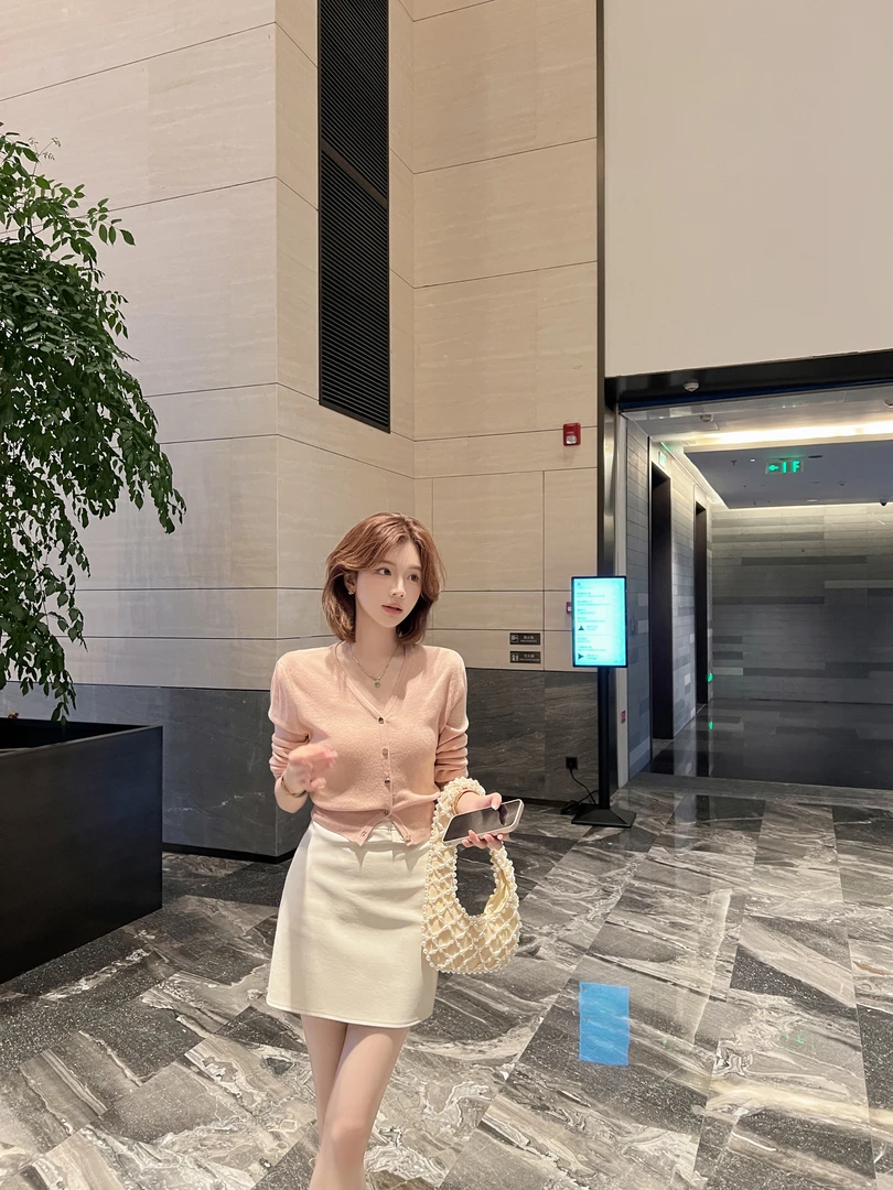 【芝士Cheese】尤利甜针织上衣v领春秋显瘦外搭百搭设计感宽松