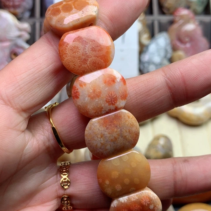 硅化珊瑚（珊瑚玉）颈饰足银镀金镶嵌