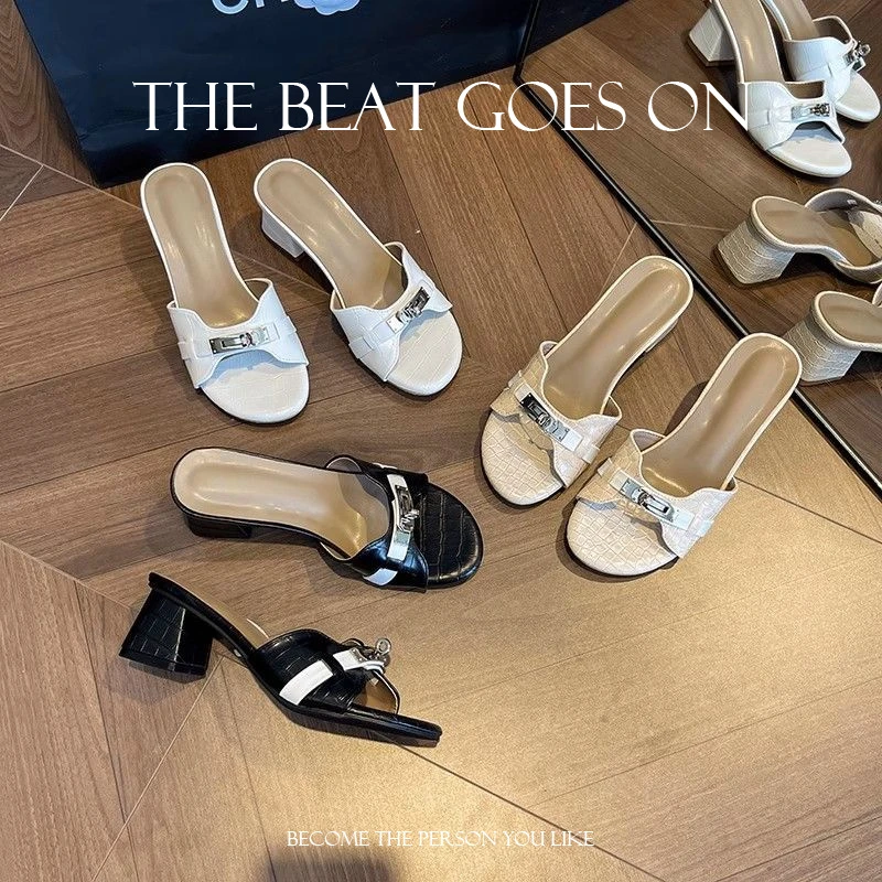 韩系鳄鱼纹高跟凉拖鞋女夏季新款露趾小金扣一字粗跟软底凉鞋白色