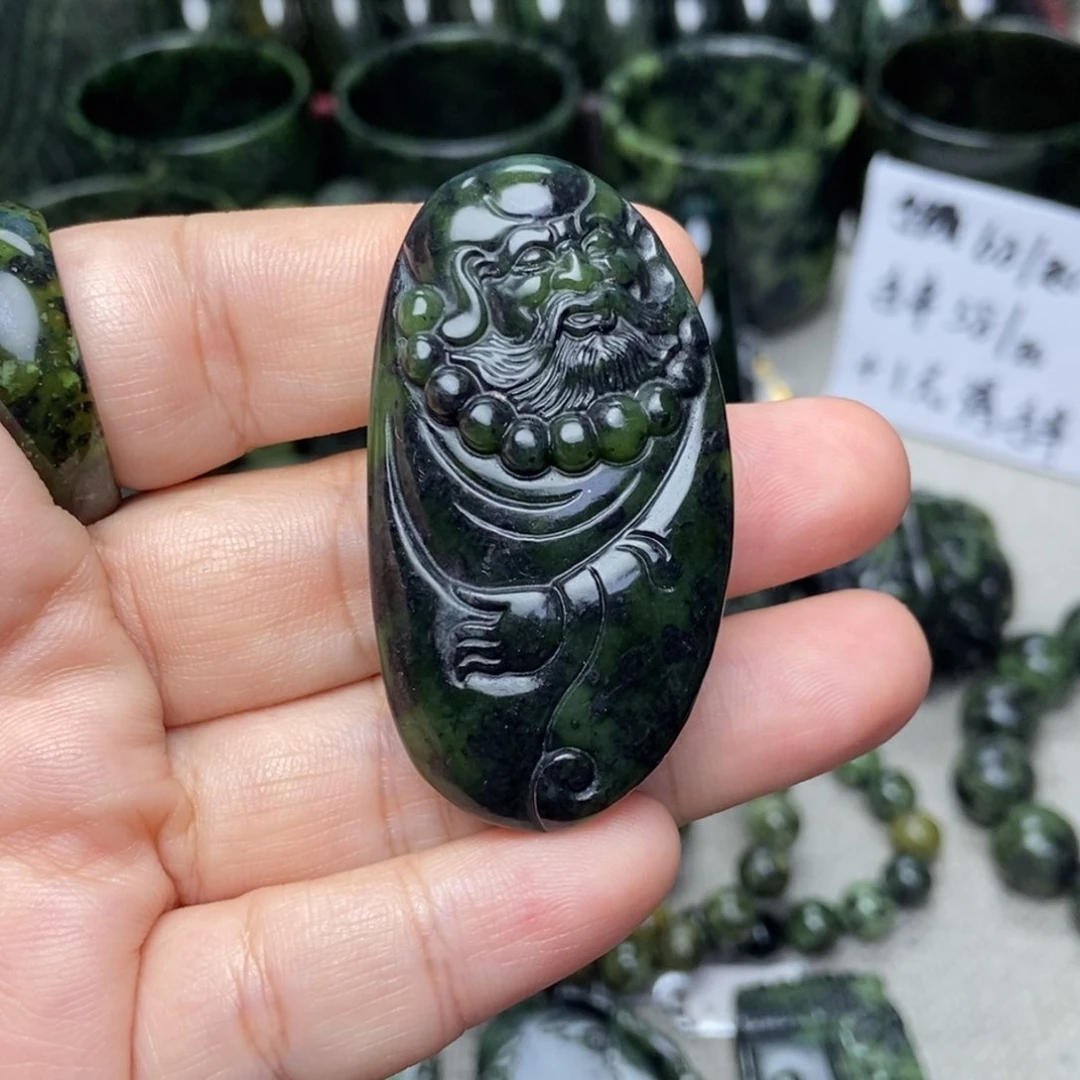 蛇纹石玉未镶嵌颈饰就****?