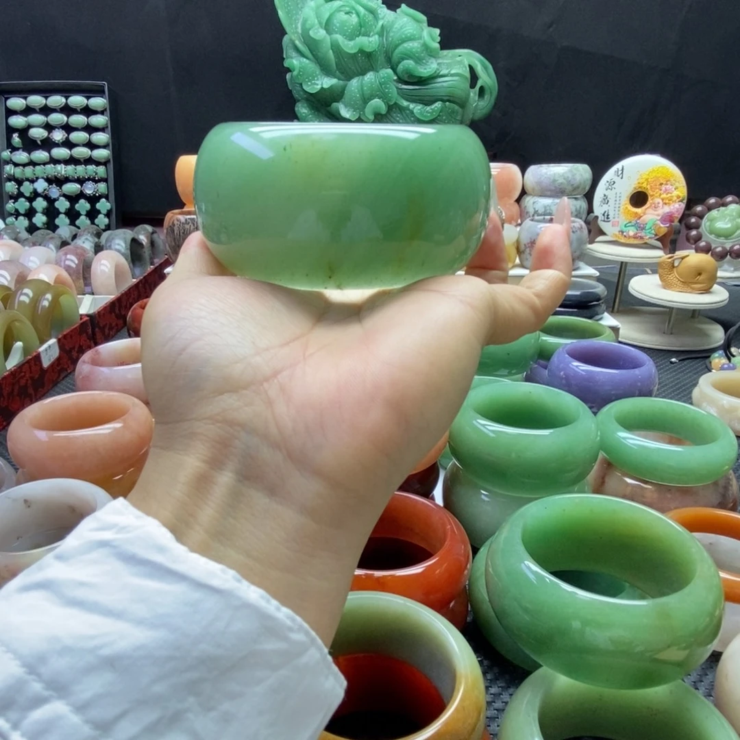 德***机石英质玉未镶嵌手镯