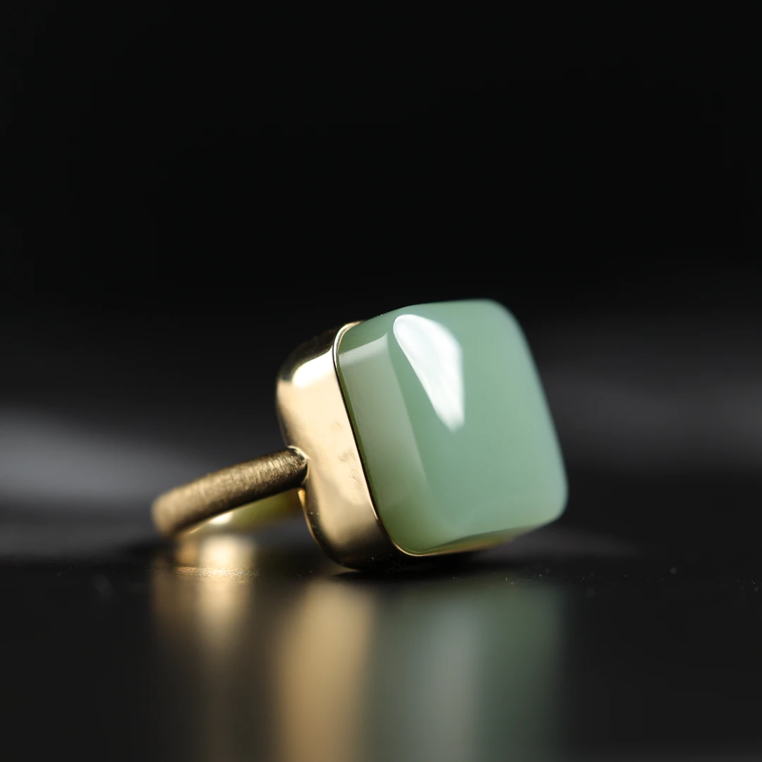 本真传承 | “触摸“珍藏级精品和田玉粉青大蛋面戒指（备注圈口）