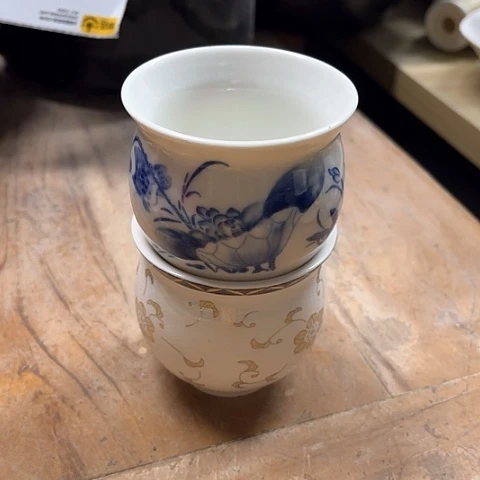 微瑕，不能明火，长7厘米，高8默认发4个杯子