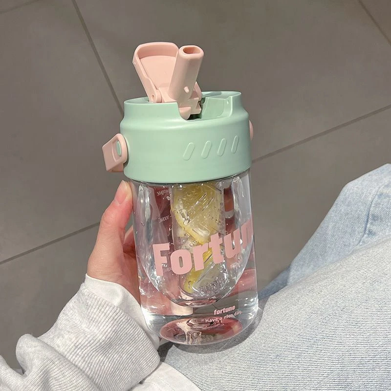 【太子哥专属】高颜值花茶杯大容量运动吸管塑料水杯带茶隔刻度JXS