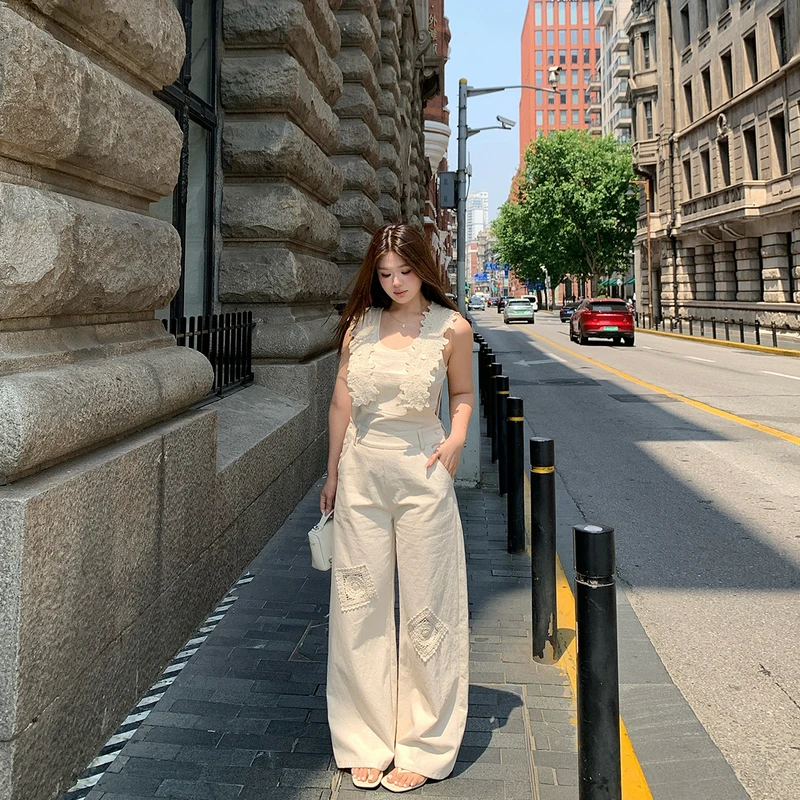 王葡萄【减龄神裤】大码工装风蕾丝镂空背带裤女高腰阔腿裤DM1692