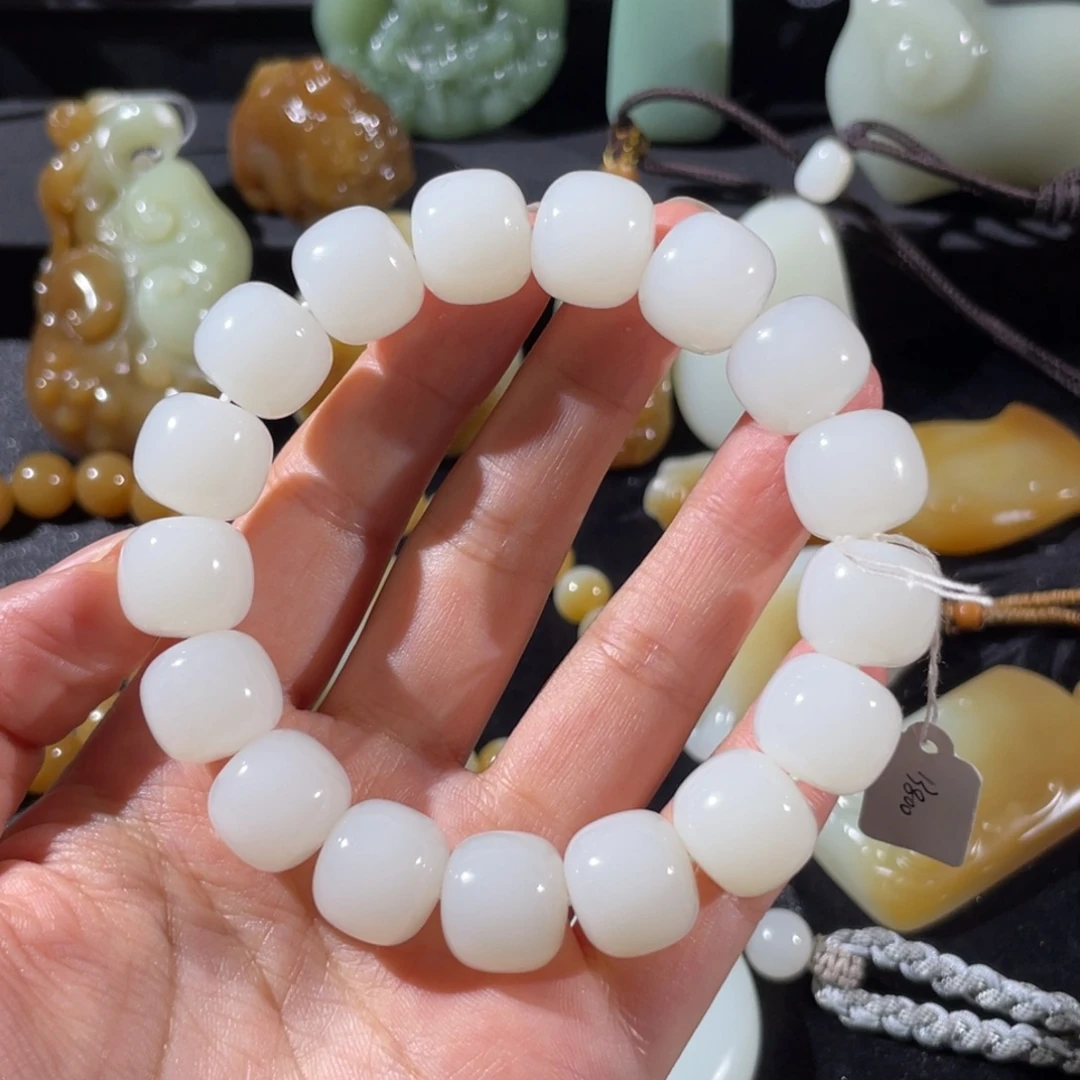 天***星和田玉未镶嵌颈饰手串