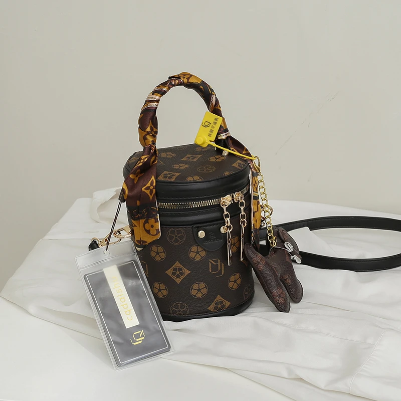 防盗单根水桶包斜挎包拼色斜跨包百搭休闲潮流复古盒子包单肩