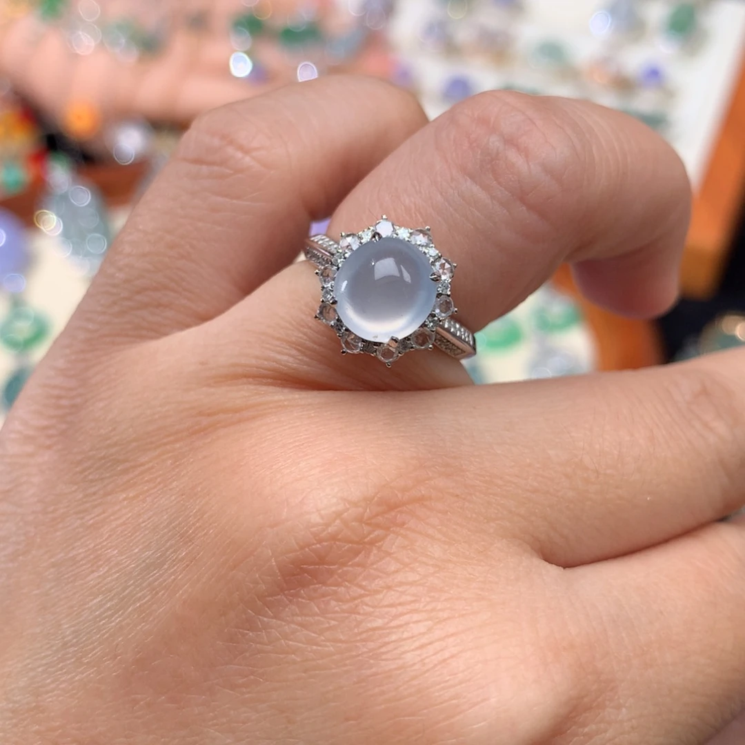 18K金镶嵌戒指翡翠蛋面戒指