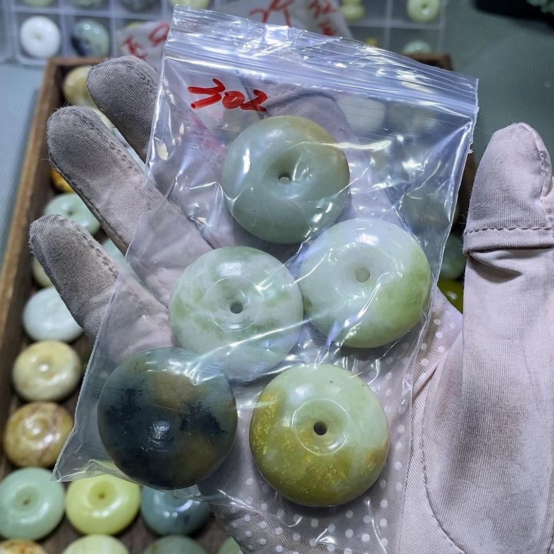 合金蛇纹石玉颈饰302