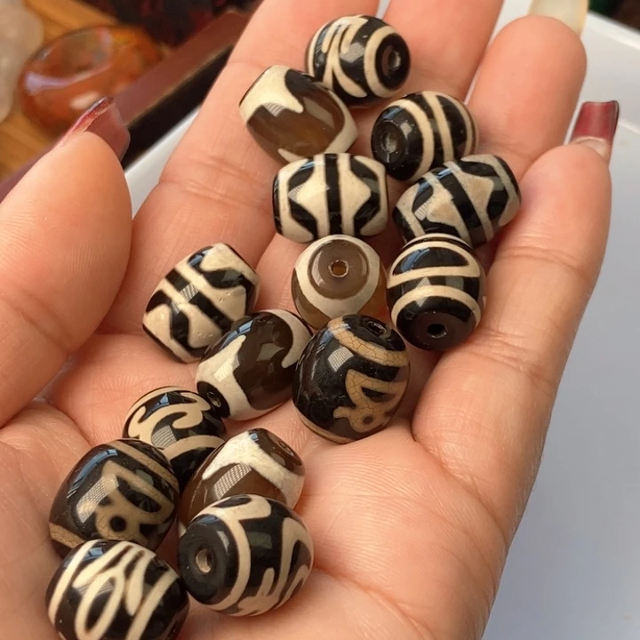 玛瑙/玉髓珠宝半成品未镶嵌虎牙等