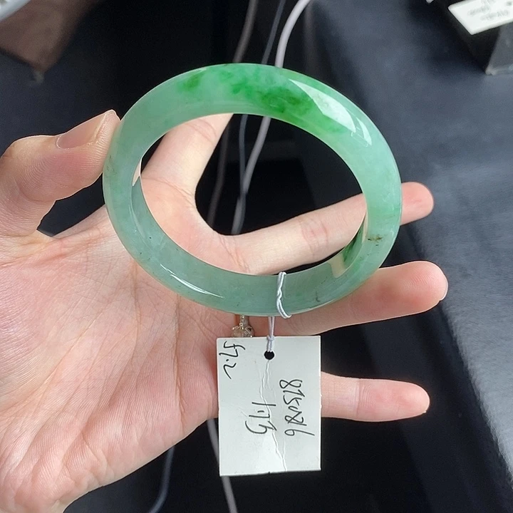 翡翠手镯未镶嵌57圈口