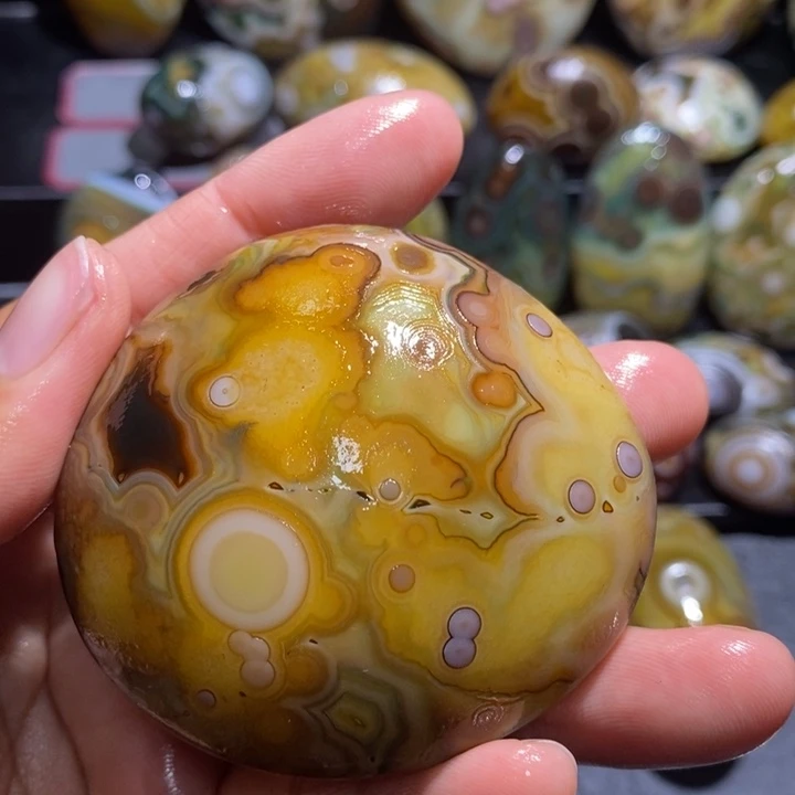 玛瑙/玉髓未镶嵌珠宝奇石170