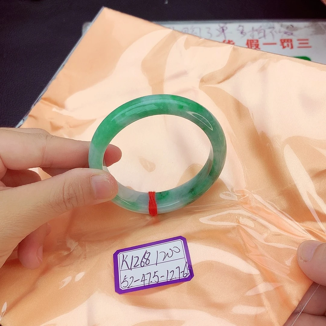 翡翠手镯未镶嵌翡翠