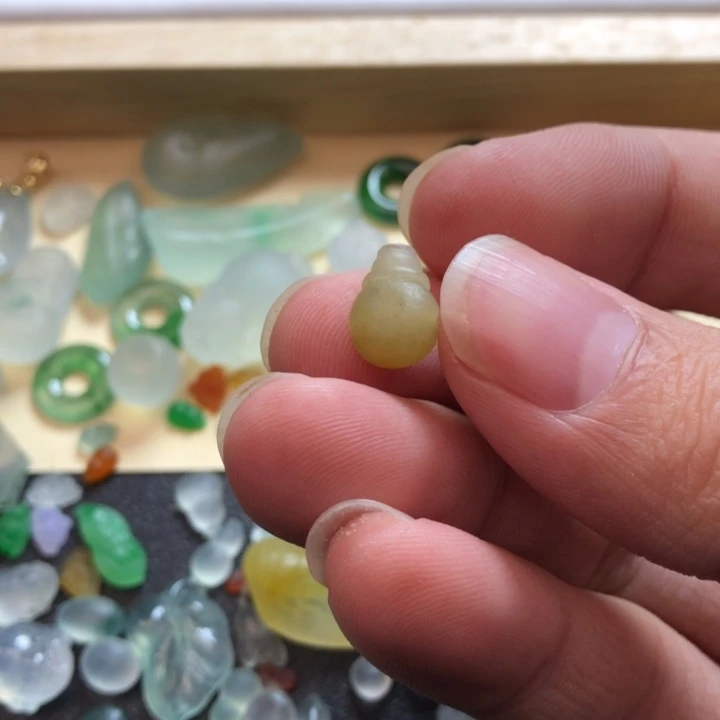 定制翡翠未镶嵌挂件