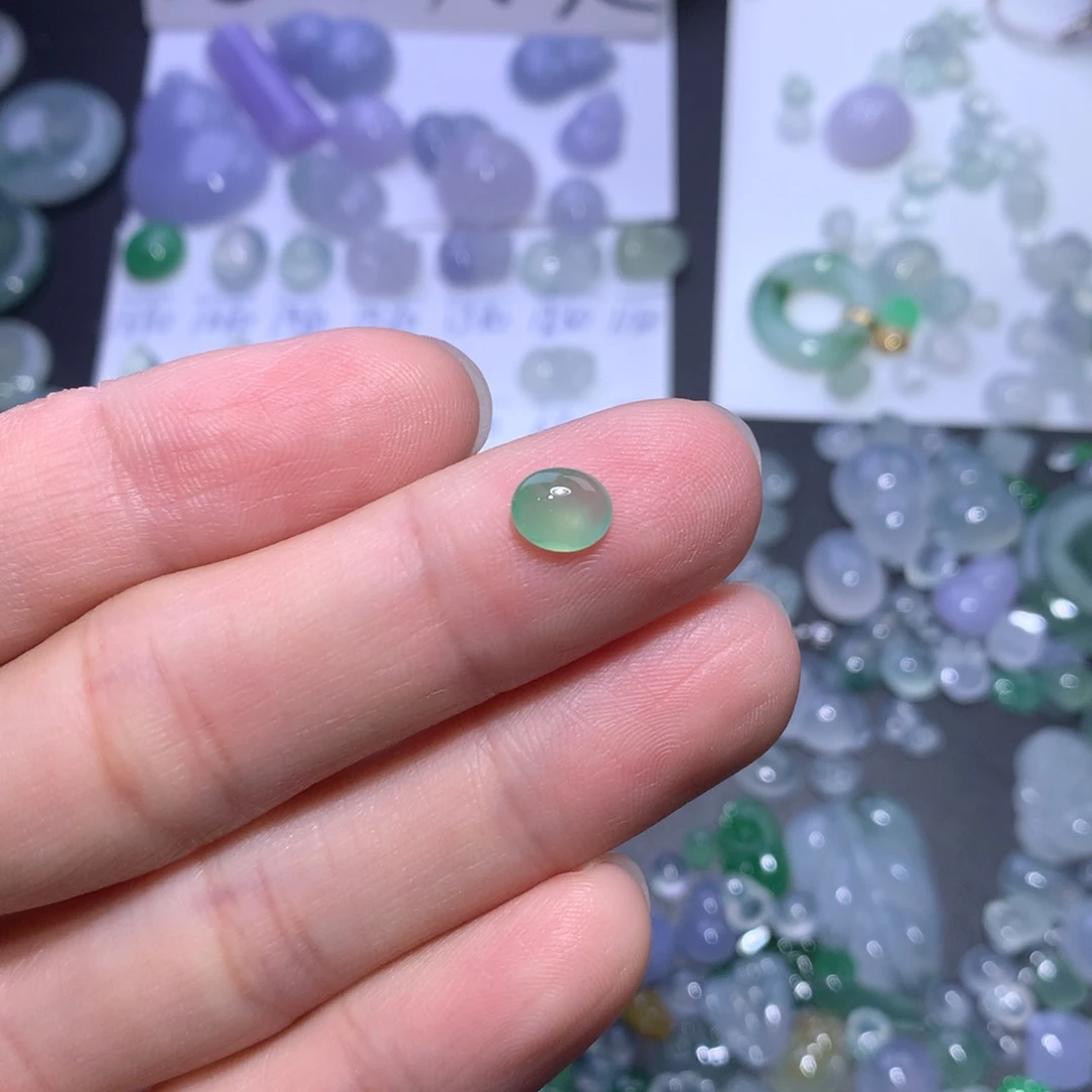 翡翠颈饰未镶嵌绿蛋