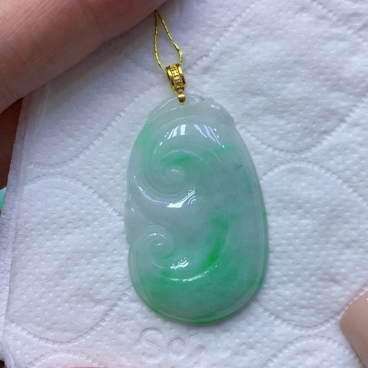 颈饰18K金镶嵌翡翠