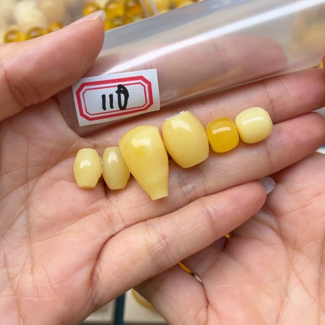 Z***E蜜蜡未镶嵌裸石蜜蜡