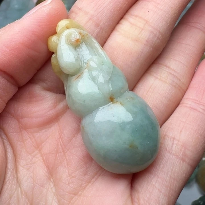 翡翠未镶嵌颈饰葫芦