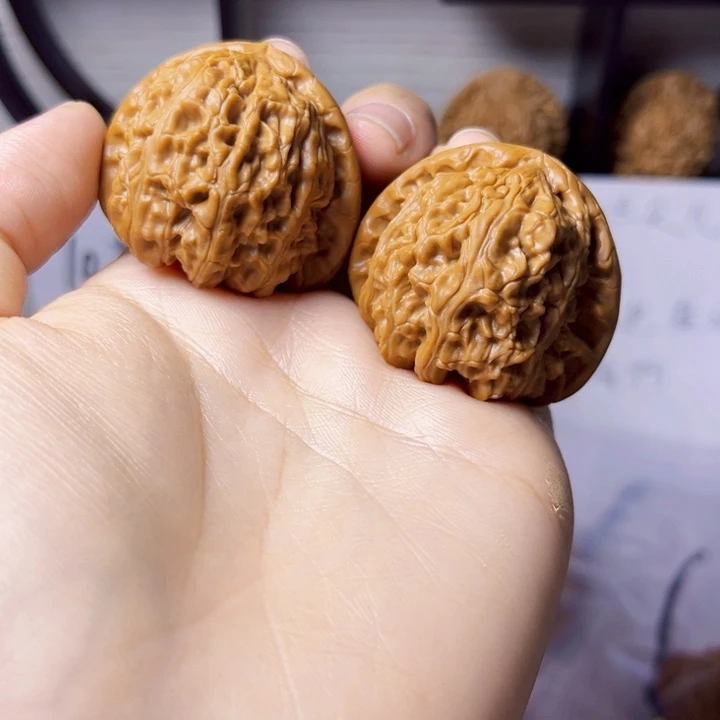 文玩核桃吊坠41尺寸三角白