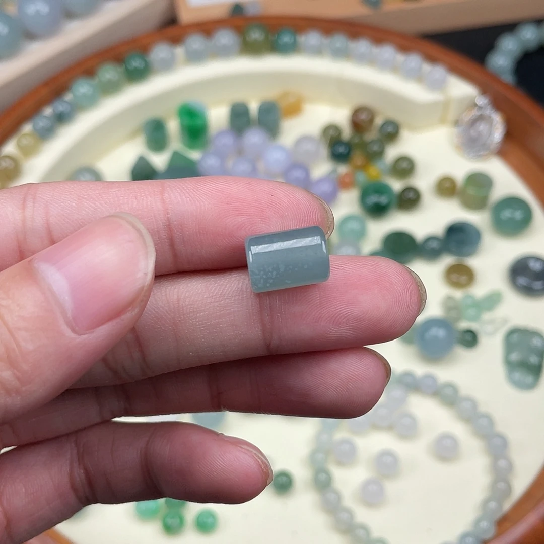 散珠翡翠卡12.2x8.9 天空桶珠单颗