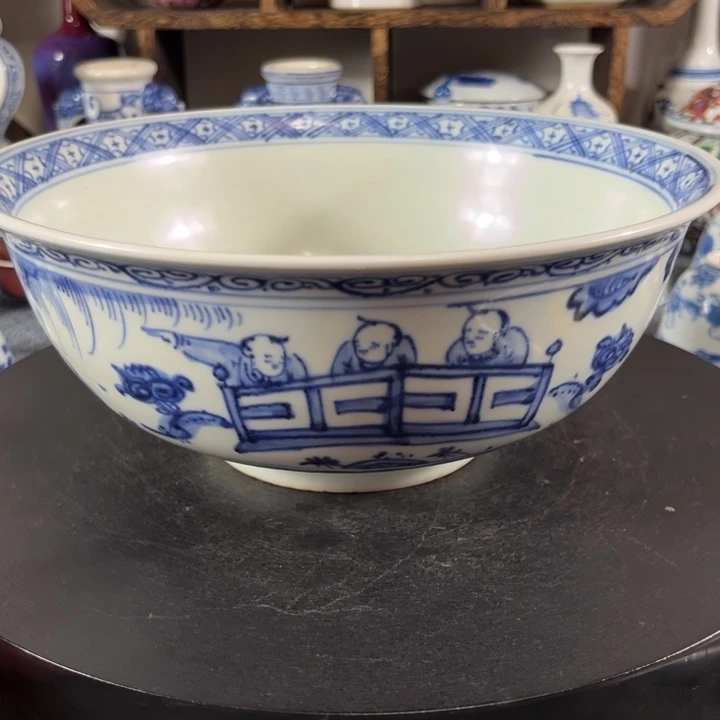 横***痴摆件一个青花的大碗碗