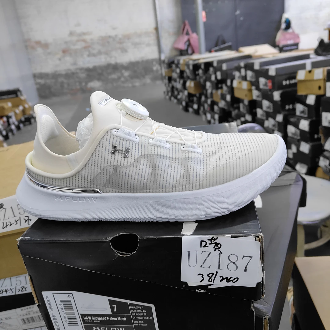 断码运动鞋-安德玛-UZ187