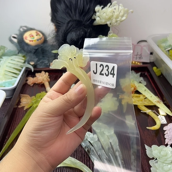 如***是蛇纹石玉合金发饰