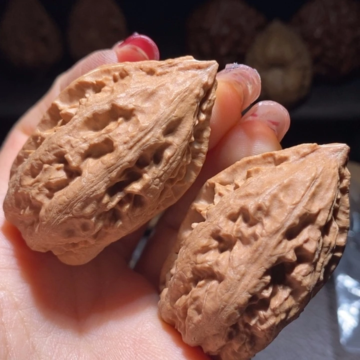 文玩核桃把件东北楸子68