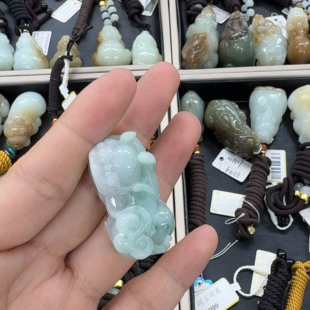 翡翠颈饰未镶嵌M****焙